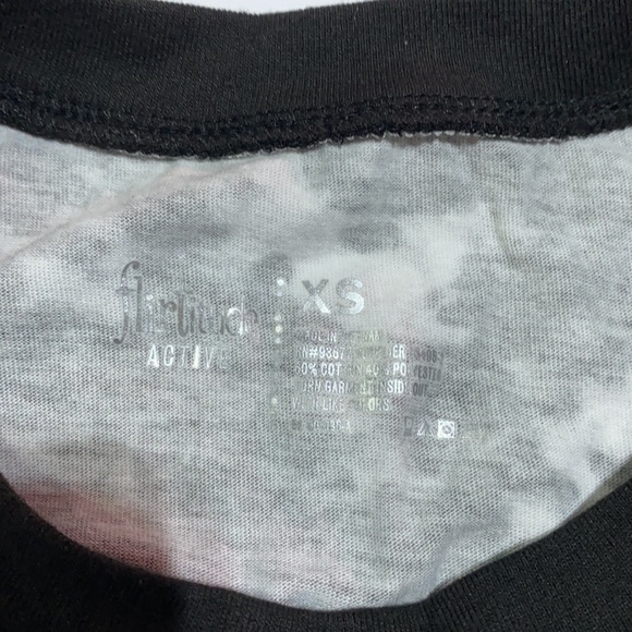 Crop workout long sleeve - Picture 3 of 3